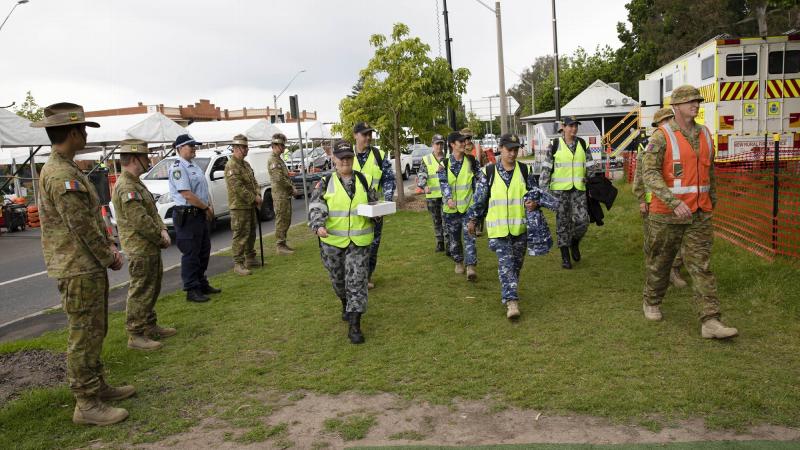  ADF members leave the Albury vehicle checkpoint for the final time on Operation COVID-19 Assist.