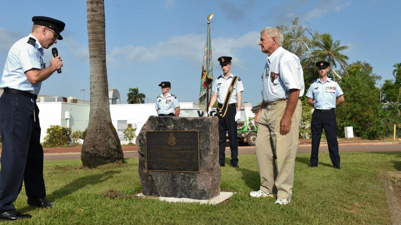 Commanding Officer No. 114 Mobile Control and Reporting Unit Wing Commander Sean Gell and RAAF Radar Association representative Kevin Funnell unveil the memorial plaque at RAAF Base Darwin.