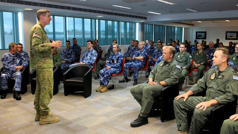 Chief of the Defence Force General Angus Campbell meets with personnel from Air Mobility Group’s No. 33 Squadron, No. 35 Squadron and No. 36 Squadron at RAAF Base Amberley. Photo: Corporal Brett Sherriff
