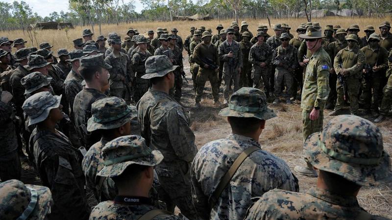 Chief of the Australian Defence Force General Angus Campbell addresses US Marines and Australian Army gunners of 8/12 Regiment, Royal Australian Artillery, at a bilateral gun battery. 