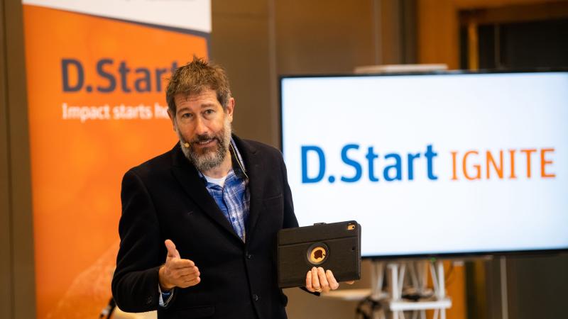 Facilitator Cameron Turner shares his insights on transformational innovation at a D.Start Ignite guest speaker panel event held during the Land Forces exposition in Brisbane in early June.
