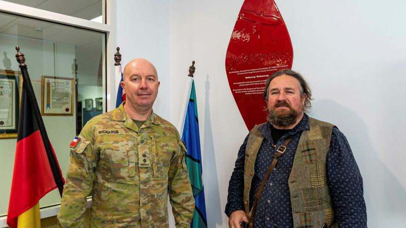 Commander of the 8th/7th Battalion, Royal Victoria Regiment, Lieutenant Colonel Shaun Richards shows Wathaurong man Barry Gilson the Wathaurong Glass shield at the battalion’s headquarters. Photo: Private Michael Currie