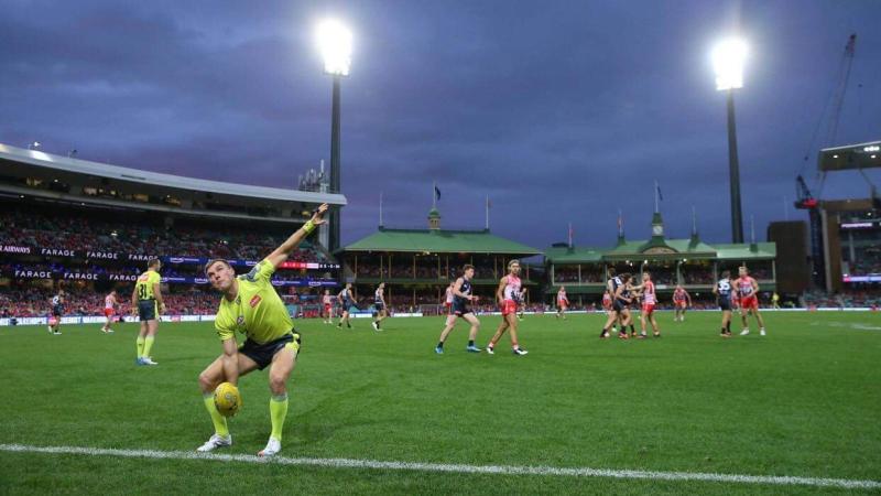 ADF Aussie Rules Association’s Sergeant David Wood umpires an AFL match at the SCG during the 2021 Toyota AFL Sir Doug Nicholls Round.