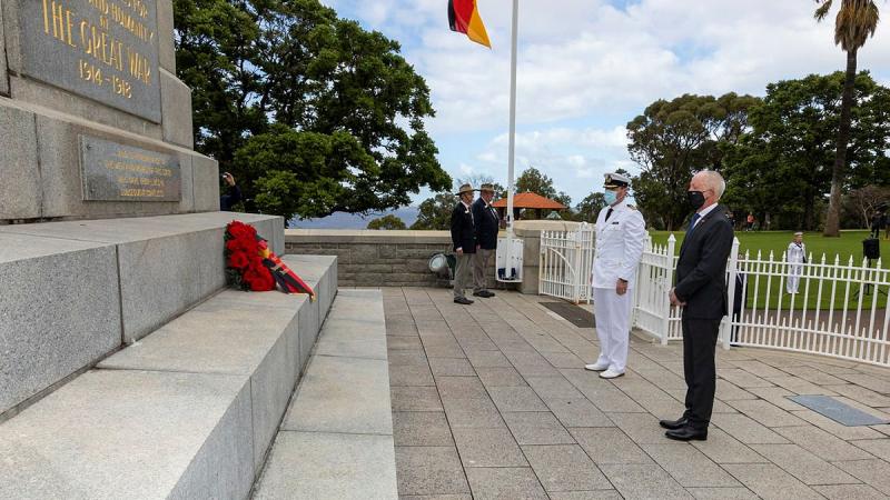 Commanding Officer FGS Bayern Commander Tilo Kalski, left, and the Ambassador of Germany to Australia, Dr Thomas Fitschen, after laying a wreath at the Western Australian State War Memorial in King’s Park, Perth. Photo: Leading Seaman Ronnie Baltoft