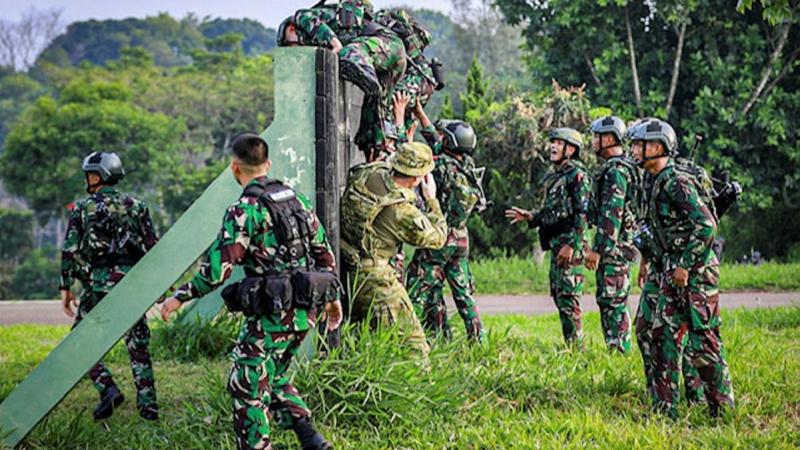 Indonesia Army Junior Officer Combat Instructor Training course trainees take part in the obstacle course challenge as part of Exercise True Grit with Australian Army instructors in Indonesia.