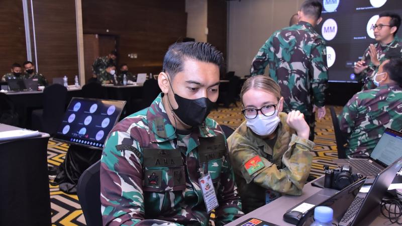 Public Affairs Officers, 1st Lieutenant Aradichi Prihandana and Captain Annie Richardson, work though a scenario as part of Exercise Nusa Bhakti AUSINDO 21 in Jakarta, Indonesia. Photo: Pelda Harsono