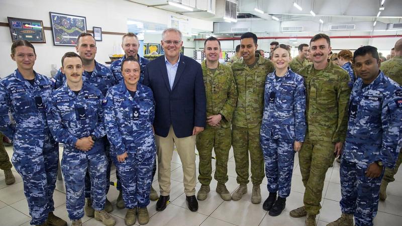 Prime Minister Scott Morrison with ADF personnel deployed to the Middle East region. Photo: Sergeant Glen McCarthy