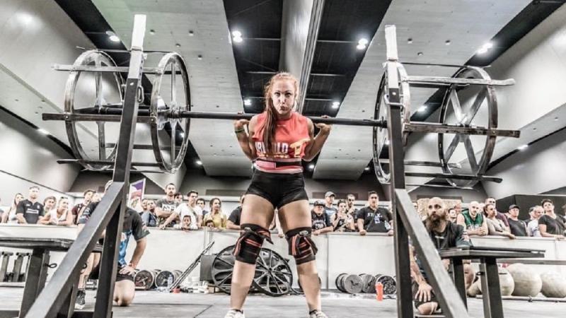 Lieutenant Susan Wiard competes at the Arnold Sports Festival in 2018, squatting 125kg for 20 reps in a minute.