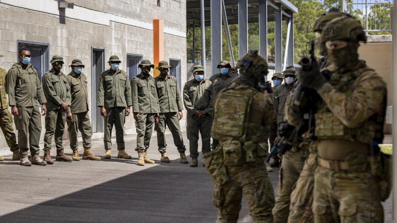 Republic of Fiji Military Forces soldiers watch Australian Army soldiers from 8th/9th Battalion, Royal Australian Regiment, conduct an urban operations demonstration at Gallipoli Barracks, Brisbane. Photo: Corporal Nicole Dorrett.
