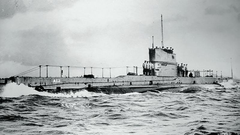 AE2 with her crew on board shortly after commissioning in 1914. 