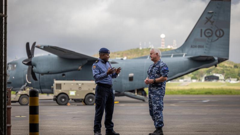 Operation Kimba Contingent Commander Wing Commander Michael Rouhan, right, speaks with Superintendent Steven Francis from the Royal PNG Constabulary at the Air Movements Wing – Port Moresby. Photo: Corporal Jonathan Goedhart