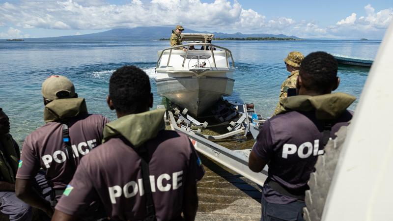 Soldiers from 2nd Battalion, Royal Australian Regiment, conduct small boat familiarisation training with Royal Solomon Islands Police Force personnel in Gizo, Western Province, Solomon Islands. Photos: Leading Seaman Jarrod Mulvihill