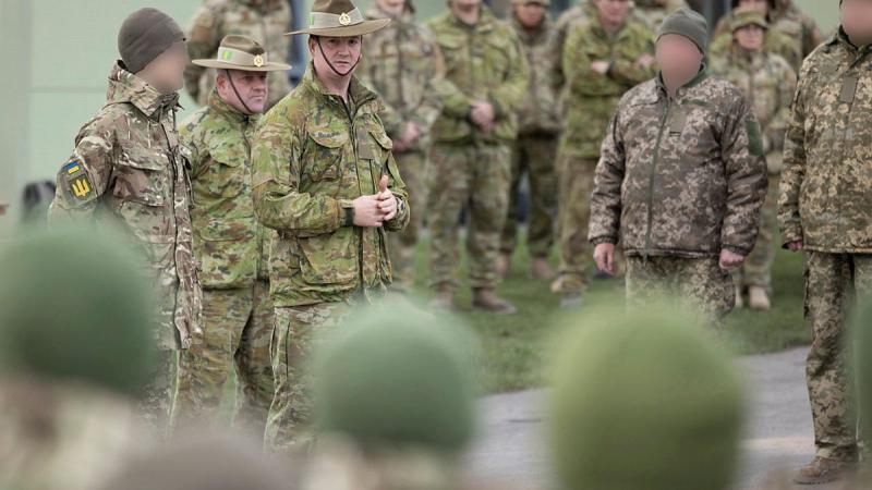 Australian Army soldiers and officers hold a graduation ceremony for the newly trained Ukrainian soldiers during the first rotation of Operation Kudu in the United Kingdom. Photos: Corporal Jonathan Goedhart