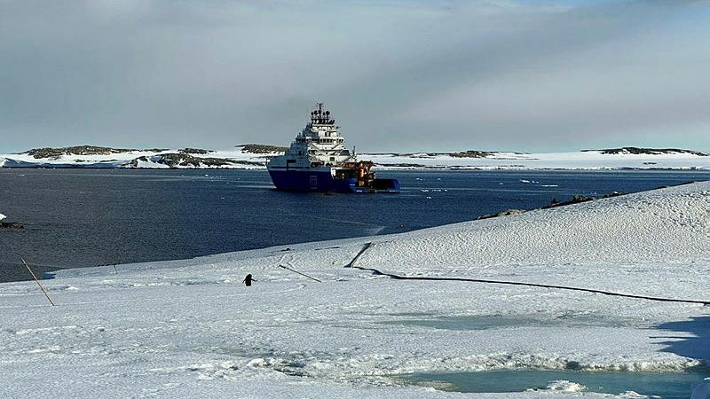 'AIVIQ' providing a fuel resupply to Casey Station, Antarctic. Photos: Major Cameron Elston.