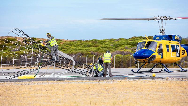 Navy personnel from Helicopter Support Facility and civilian contracted personnel from McDermott Aviation conduct torpedo recoveries at HMAS Stirling, Western Australia. Photos: Leading Seaman Ernesto Sanchez