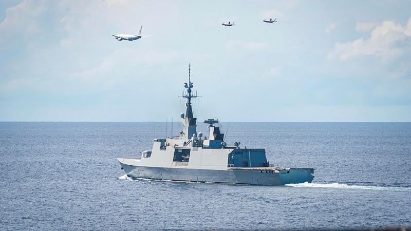 A Royal Australian Air Force P8-A Poseidon and two F-35A Lightning II aircraft conduct a flypast of the French Marine Nationale frigate La Fayette and amphibious helicopter dock Dixmude during a maritime strike and anti-submarine warfare training mission. Photo: Vincent Idrac-Virebent