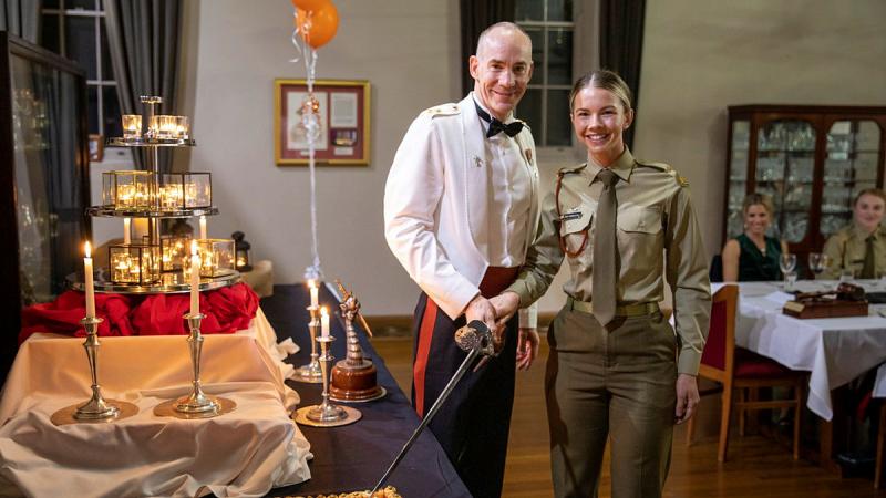 Lieutenant Colonel Craig and Private Plate cut the cake at the celebration of the Royal Australian Army Dental Corps' 80th anniversary.