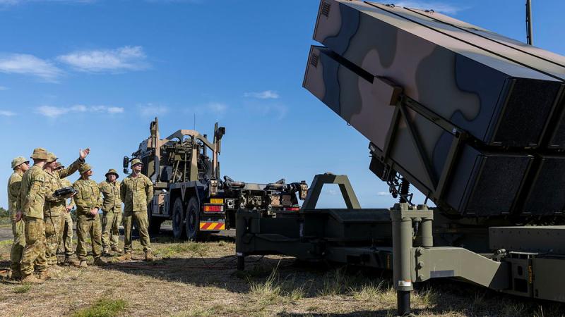  Soldiers from 16th Regiment, Royal Australian Artillery, NASAMS training team, demonstrate the operation of the NASAMS Mk II Canister Launcher.