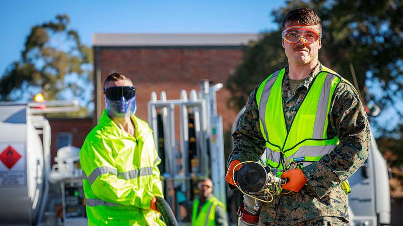 RAAF aviation refueller, Leading Aircraftman Stephen Gannon (L) instructs US Marine Corps refuellers on the operation of Australian refuelling trucks at RAAF Base Williamtown, NSW. Photos: Corporal Craig Barrett