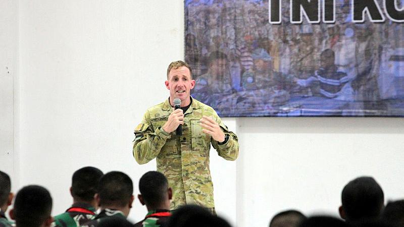 Army Major delivers a presentation