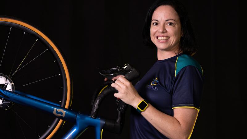  Colleen Swifte poses with bike