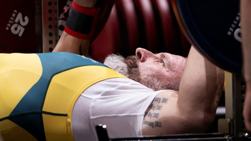 Daniel King attempts a lift during the men’s IP9 powerlifting event.