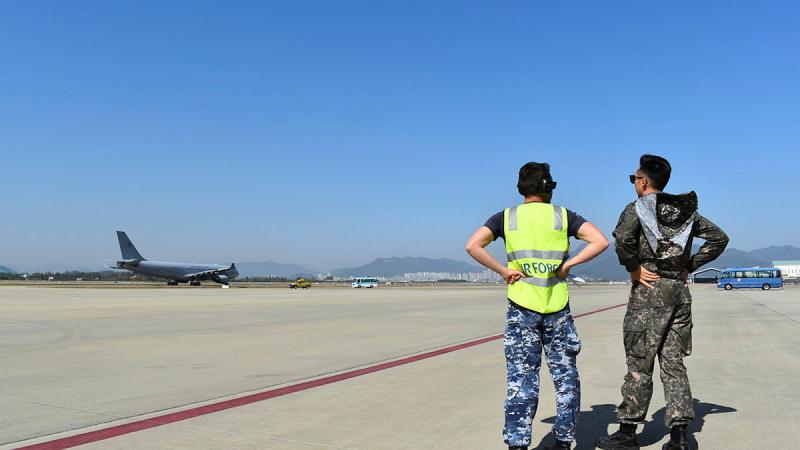 RAAF and Republic of Korea Air Force personnel watch a ROKAF KC-330 Cygnus MRTT aircraft.