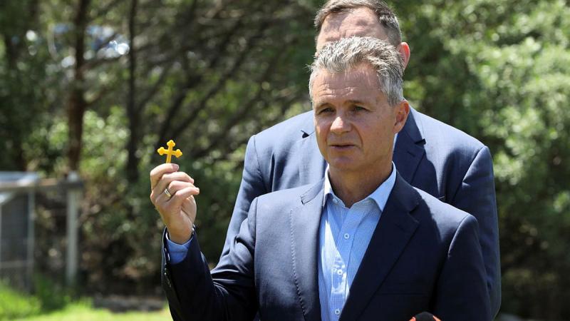 Assistant Minister for Defence Matt Thistlethwaite displaying a cross that will be gifted to Ukrainian trainees by members of the 7th Battalion, Royal Australian Regiment during Operation Kudu.