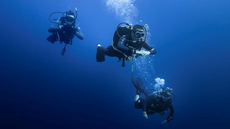 Australian Army soldiers explore the waters of Tulamben, Bali during Exercise Lions Dive.