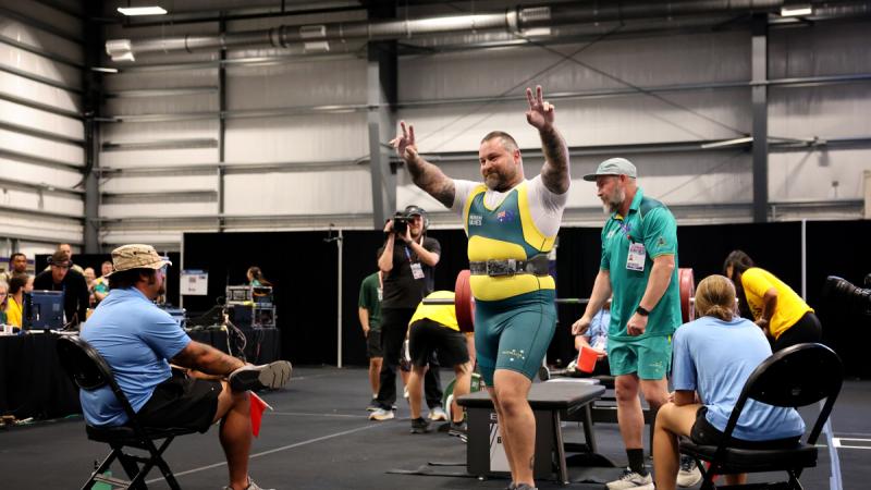 David Galla, thanks the crowd for their support during his men's powerlifting competition at the Warrior Games 2024. Photo: Flight Sergeant Christopher Dickson