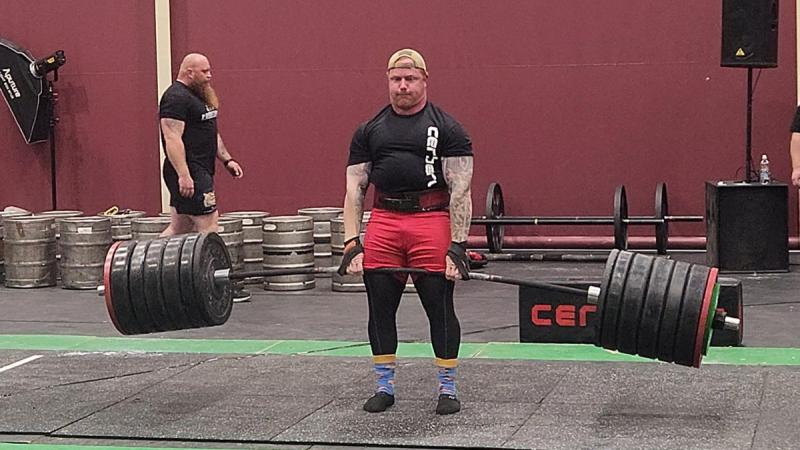 Australian Army soldier Sergeant Conor Reilly deadlifts 300kgs at the Natural Strongman World Championships.