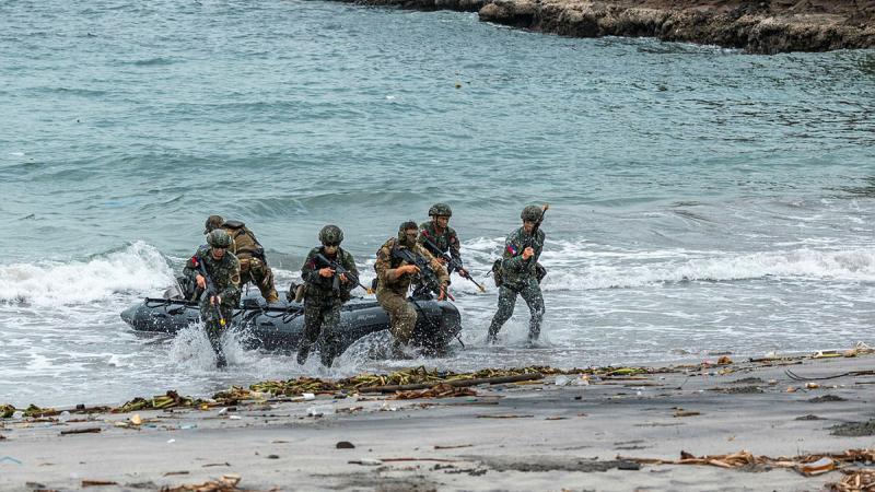 Australian Army soldiers and members of the Philippine Marine Corps Force Reconnaissance Company conduct littoral assault training during Joint Australian Training Team – Philippines program at Marine Base Ternate, Philippines. 