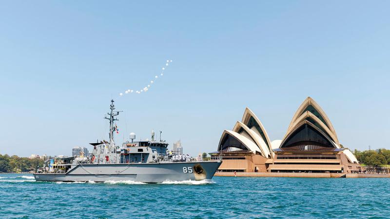 HMAS Gascoyne (II) makes its final entry into Sydney Harbour prior to decommissioning. 