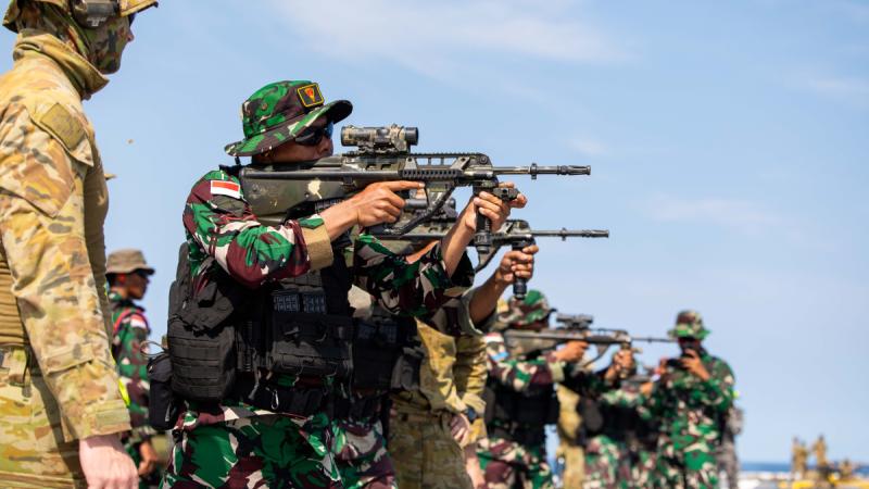Australian Army soldiers from the 1st Battalion, the Royal Australian Regiment, and Indonesian Armed Forces personnel conduct live-fire serials as part of Exercise Keris Woomera on HMAS Adelaide.