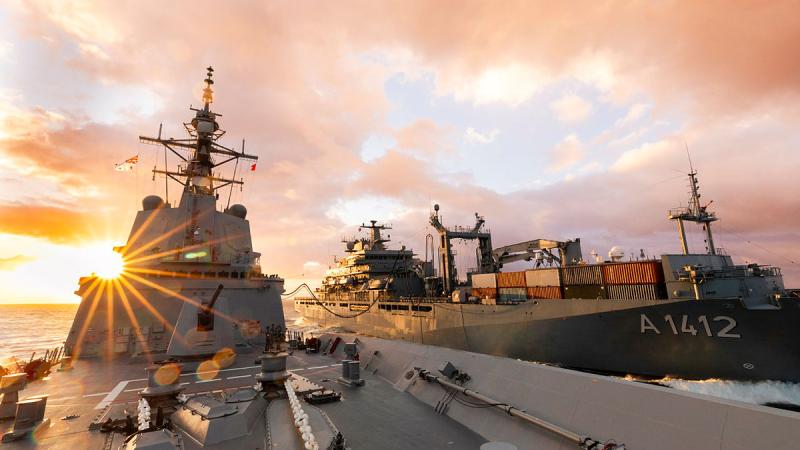HMAS Sydney conducts a replenishment at sea with German Navy Ship FGS Frankfurt Am Main during Exercise RIMPAC. Photo: Leading Seaman Daniel Goodman