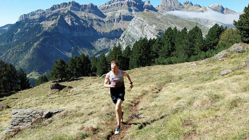 Major Iain Best competes in the world Vertical Running Championships.