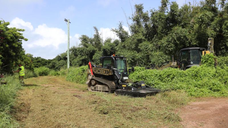 Army Engineers from 6th Engineer Support Regiment clear ground with a JCB Skid Steer Loader for the Army Ailan (previously Aboriginal) Community Assistance Program.