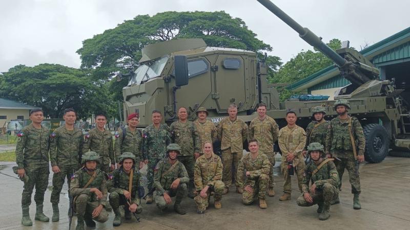 Gunners from the 8th/12th Regiment, Royal Australian Artillery, alongside Gunners from the Philippine Army Artillery Regiment observe a static display of the ATMOS in Luzon, under the Joint Australian Training Team – Philippines 2025.